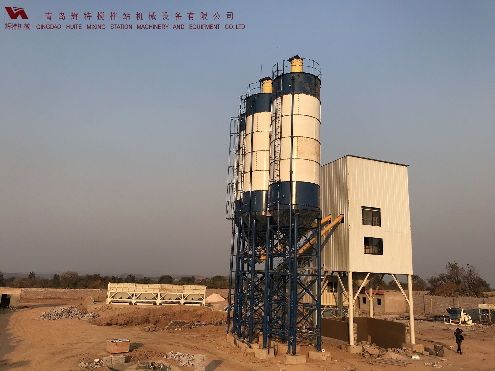 輝特混凝土攪拌站HZS120采用國內(nèi)外知名品牌，大大降低了設(shè)備故障率